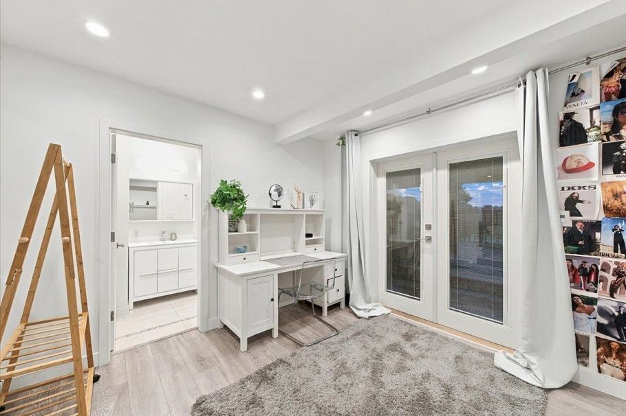 1095 W Keith Road North Vancouver, BC - 24