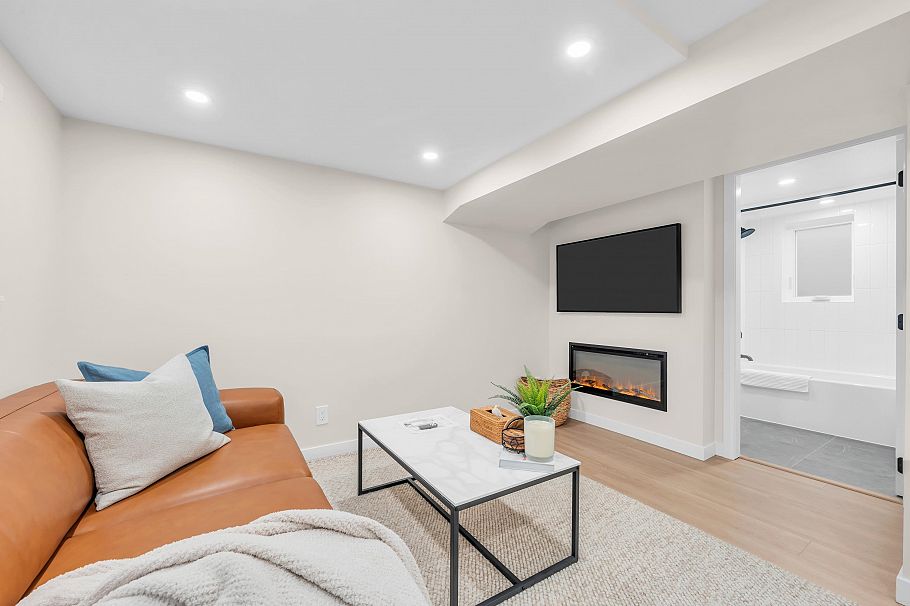 853 E 20th Avenue Vancouver, BC - 3
