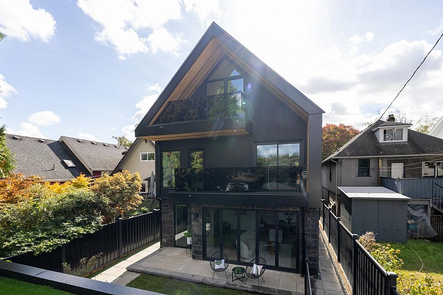 2 2145 Napier Street Vancouver, BC - 36
