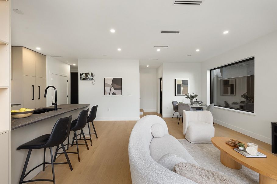 2 2145 Napier Street Vancouver, BC - 12