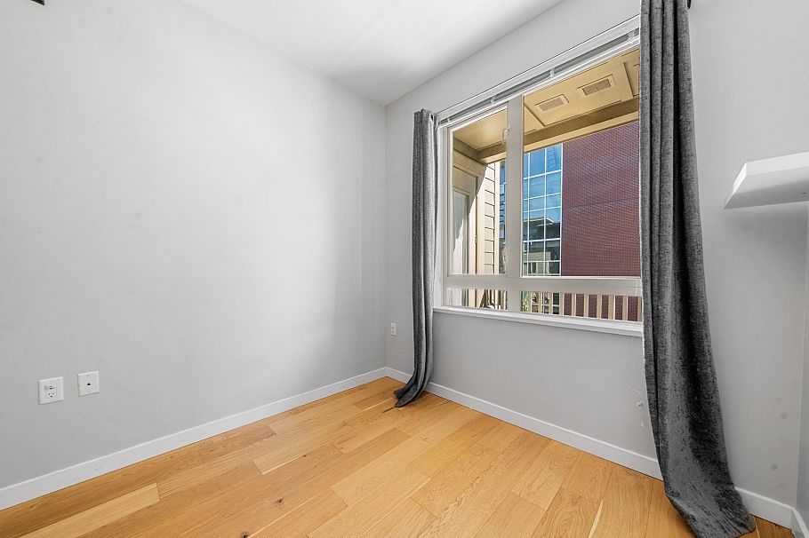 417 119 W 22nd Street North Vancouver, BC - 26