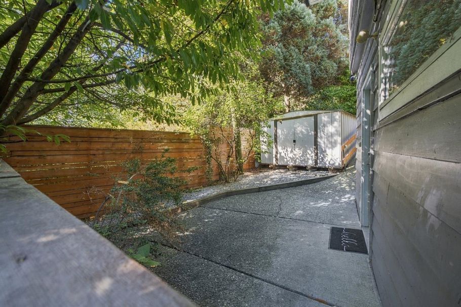 1103 Cloverley Street North Vancouver, BC - 39