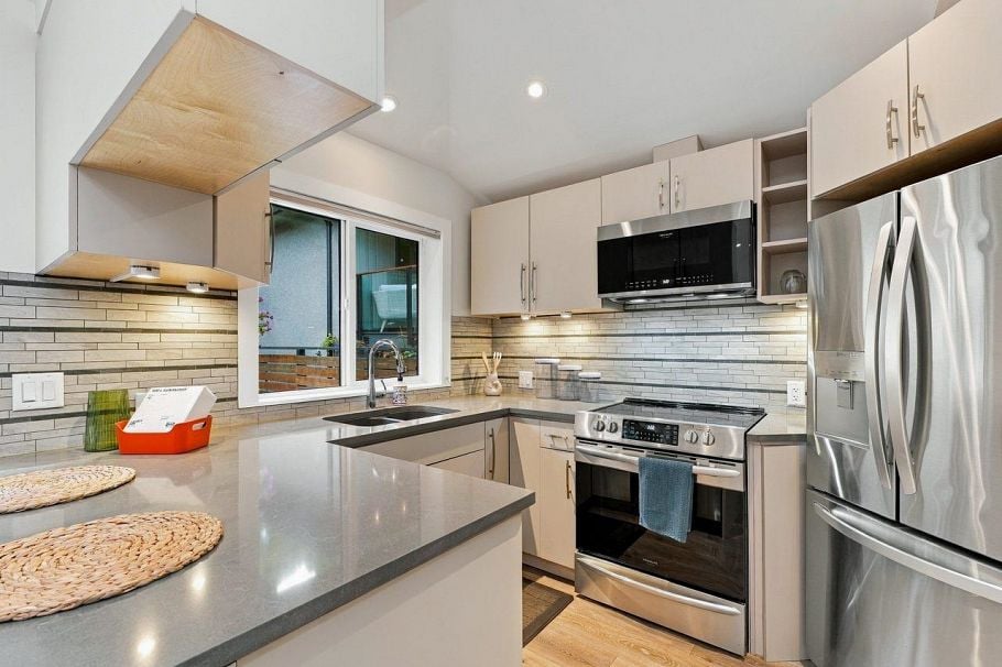 320 E 32nd Avenue Vancouver, BC - 24