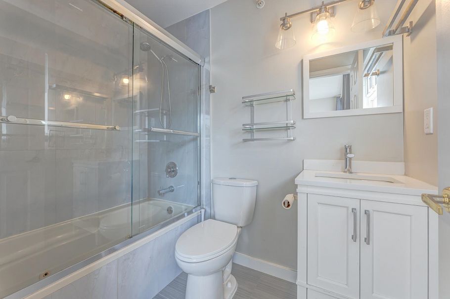 3028 E 26th Avenue Vancouver, BC - 17