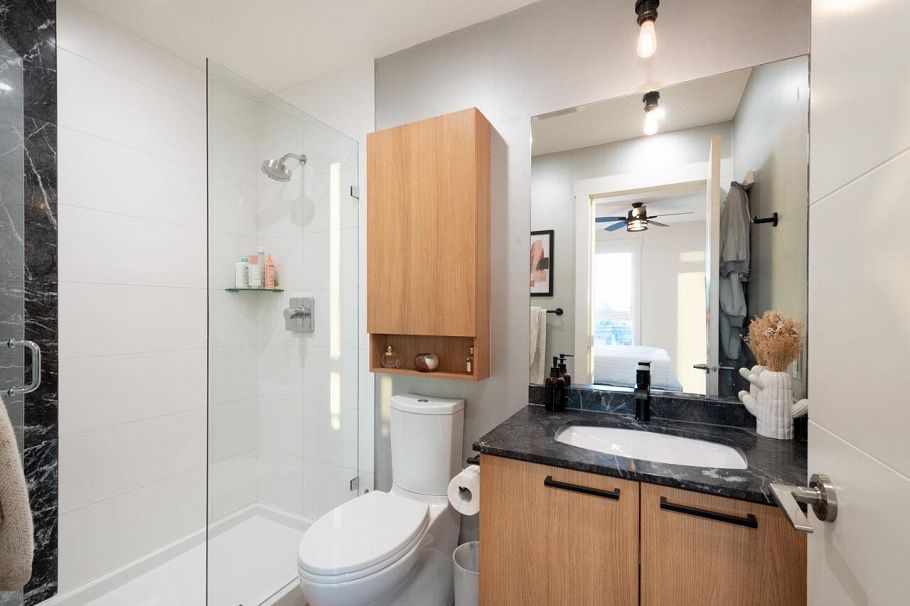 417 733 W 14th Street North Vancouver, BC - 30
