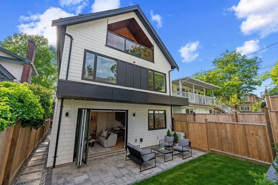 2 6318 Sophia Street Vancouver, BC - 2