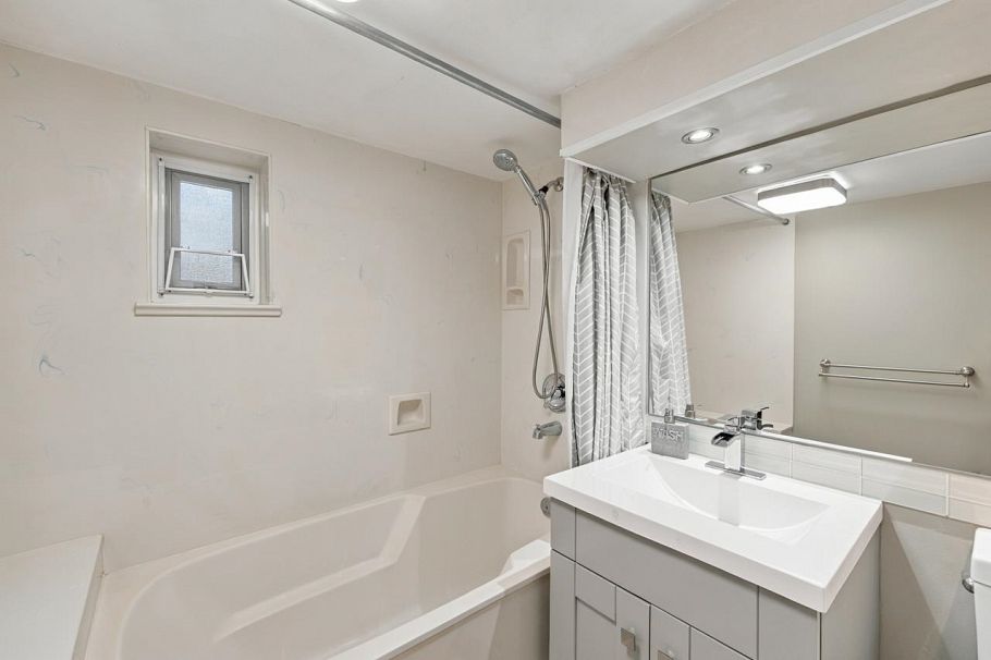 1103 Cloverley Street North Vancouver, BC - 35
