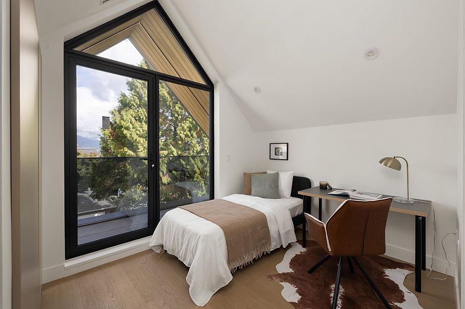 2 2145 Napier Street Vancouver, BC - 32