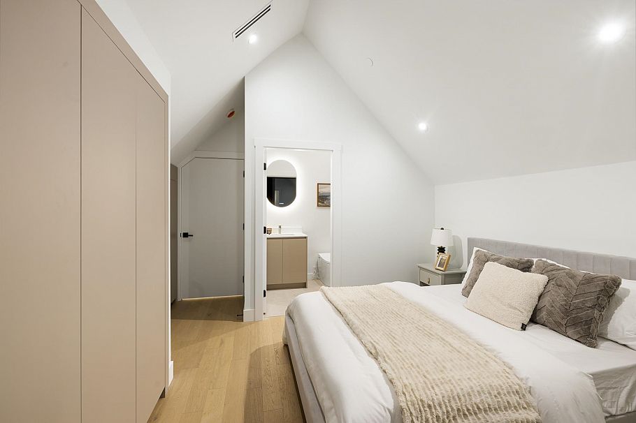 1 2145 Napier Street Vancouver, BC - 23