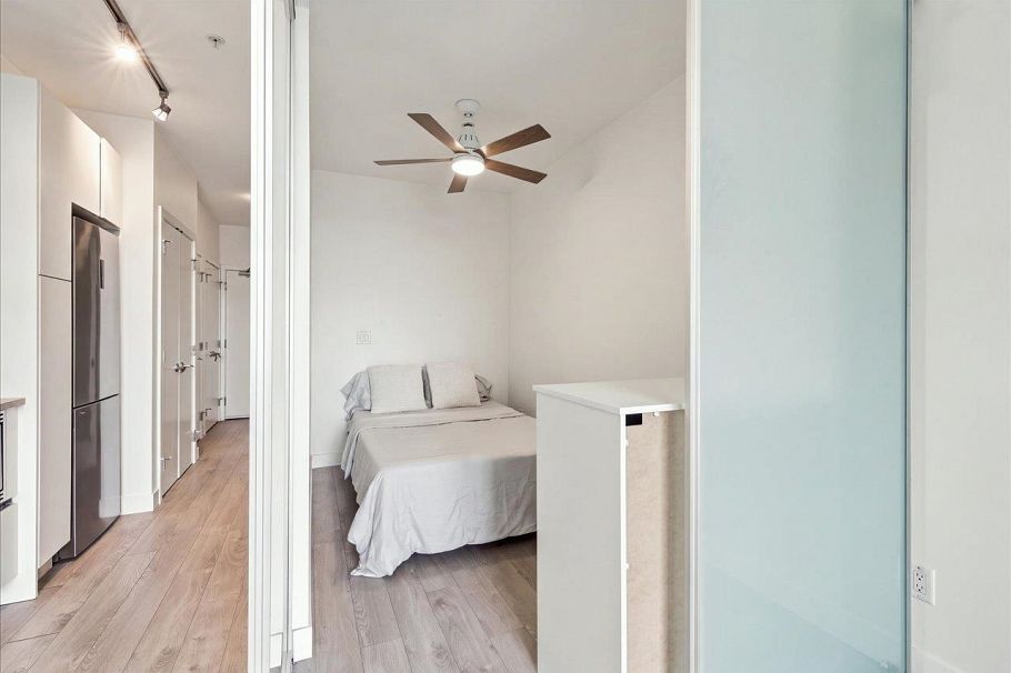 401 2141 E Hastings Street Vancouver, BC - 5