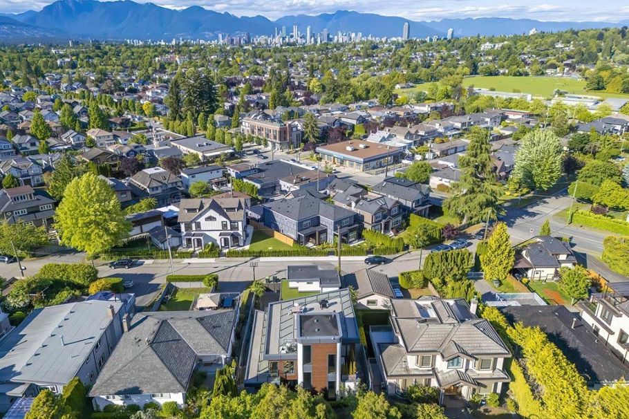 2863 W King Edward Avenue Vancouver, BC - 2