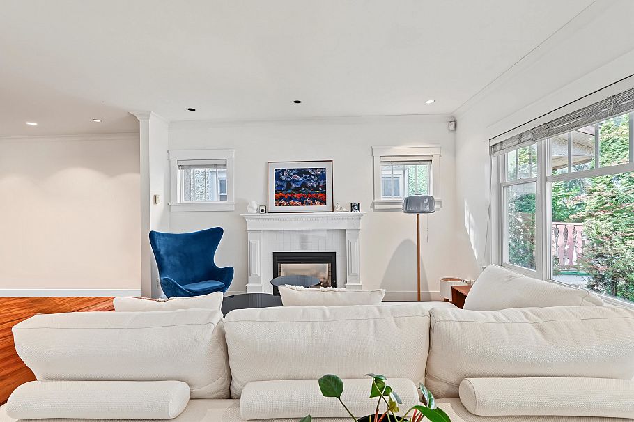 462 W 19th Avenue Vancouver, BC - 4