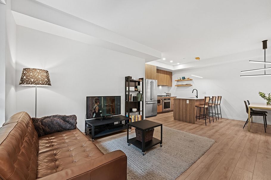 29 533 E 3rd Street North Vancouver, BC - 2