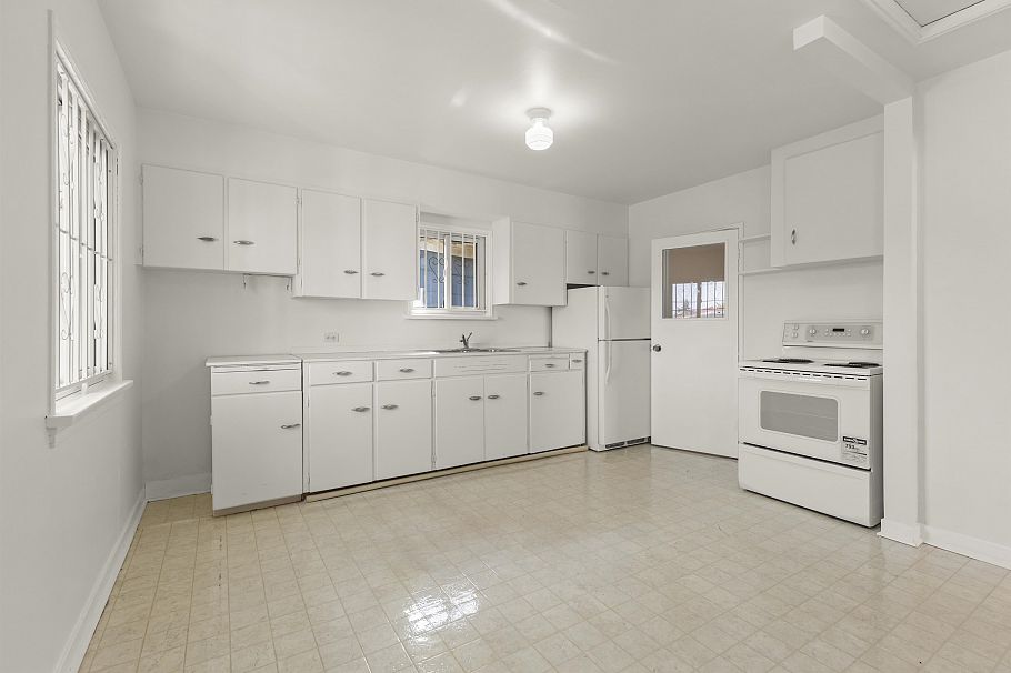 1060 Kelowna Street Vancouver, BC - 14