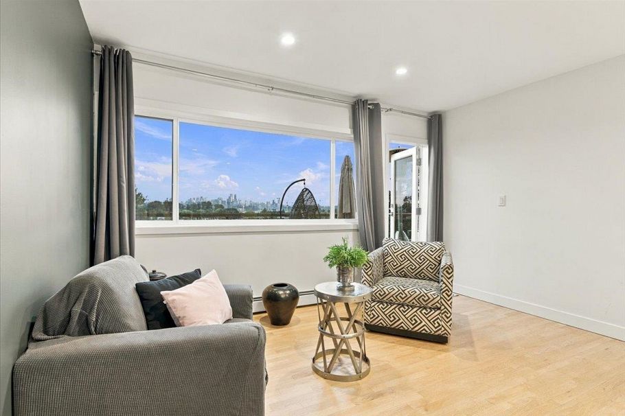 1095 W Keith Road North Vancouver, BC - 16