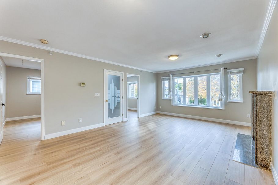3028 E 26th Avenue Vancouver, BC - 5