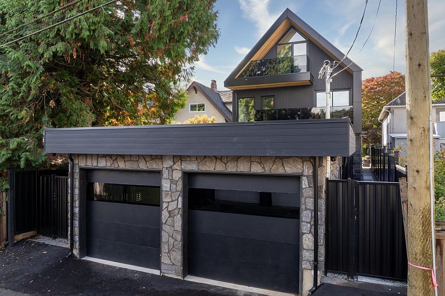 1 2145 Napier Street Vancouver, BC - 5