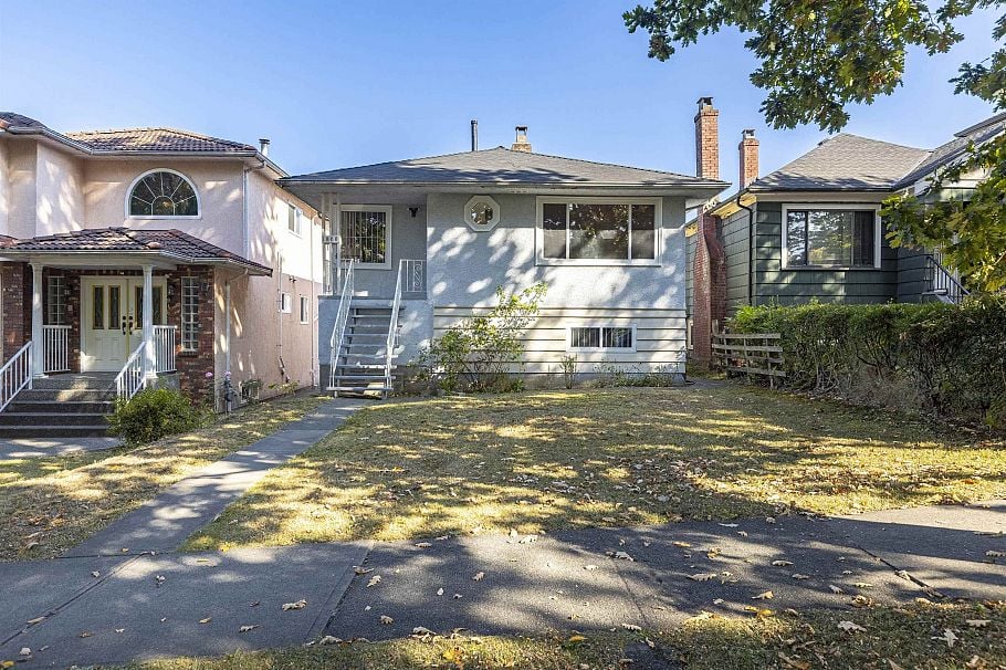 1060 Kelowna Street Vancouver, BC - 1