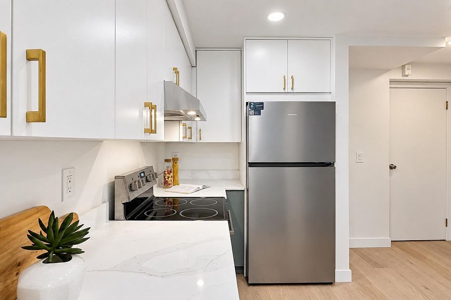 10 1355 W 4th Avenue Vancouver, BC - 9