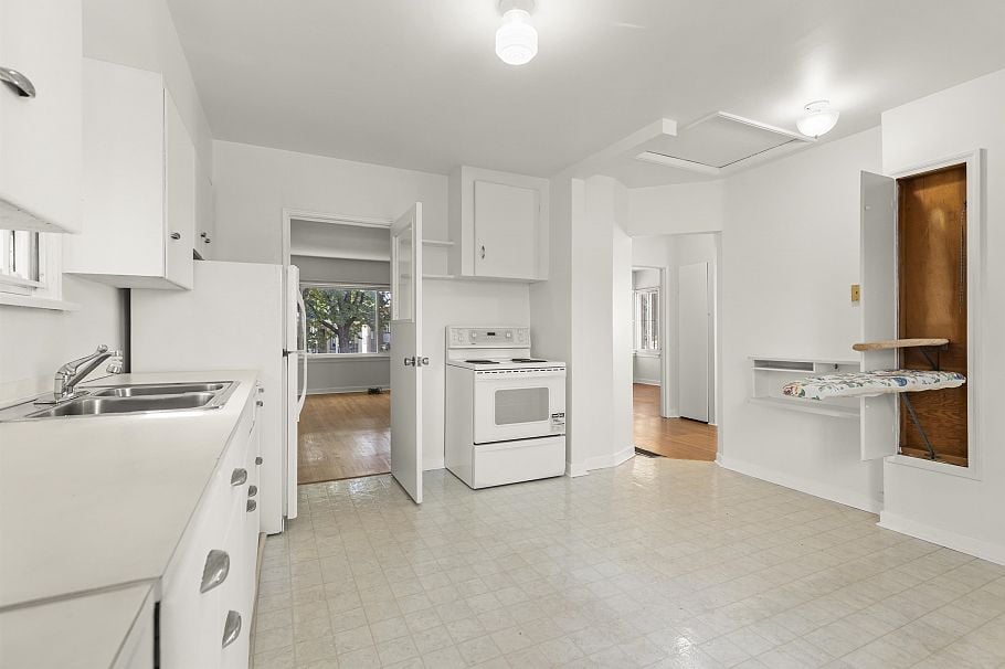 1060 Kelowna Street Vancouver, BC - 16