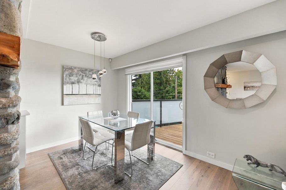 1103 Cloverley Street North Vancouver, BC - 9