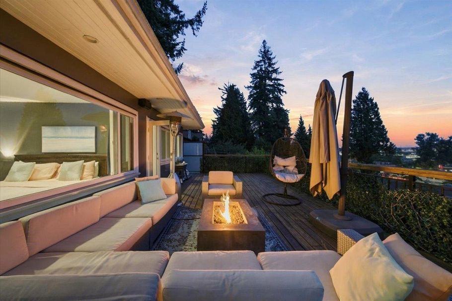 1095 W Keith Road North Vancouver, BC - 1