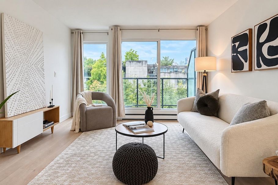 10 1355 W 4th Avenue Vancouver, BC - 1