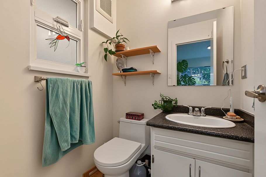 132-134 W 12th Avenue Vancouver, BC - 32