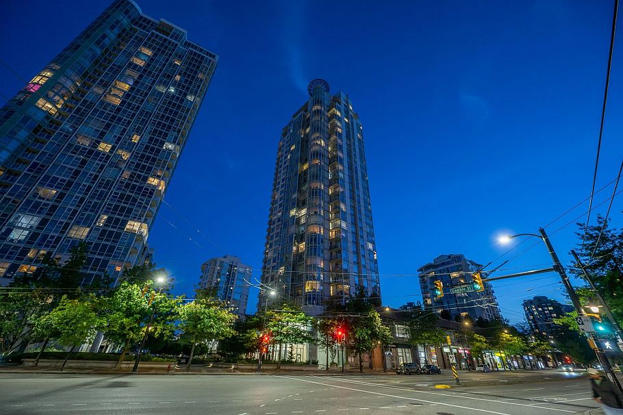 2607 198 Aquarius Mews Vancouver, BC - 37