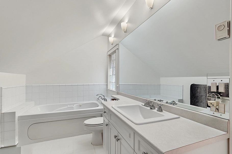 462 W 19th Avenue Vancouver, BC - 24
