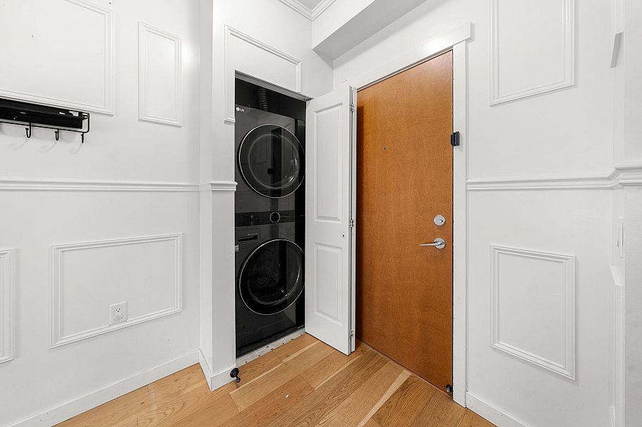 417 119 W 22nd Street North Vancouver, BC - 29