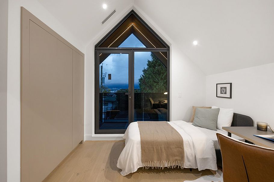 2 2145 Napier Street Vancouver, BC - 29
