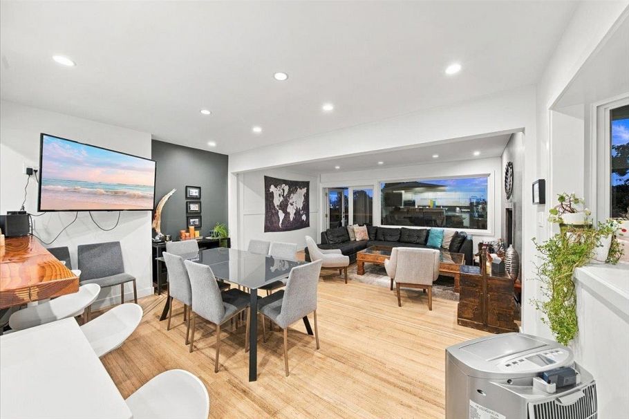 1095 W Keith Road North Vancouver, BC - 6