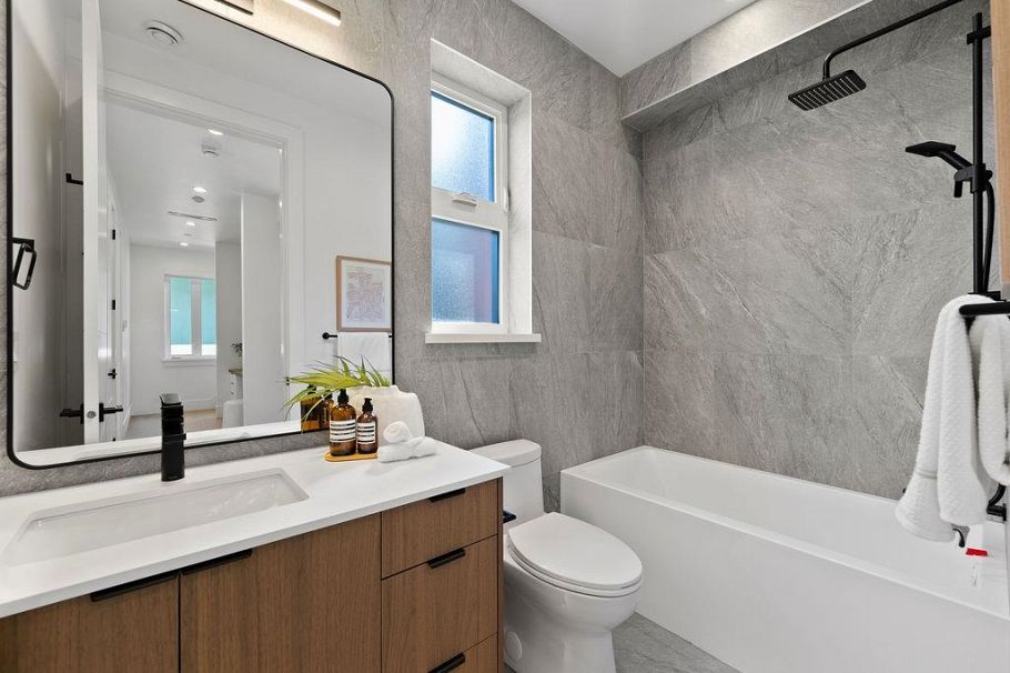 2 6318 Sophia Street Vancouver, BC - 23