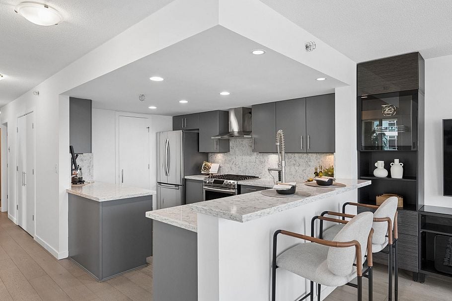 506 120 Milross Avenue Vancouver, BC - 3