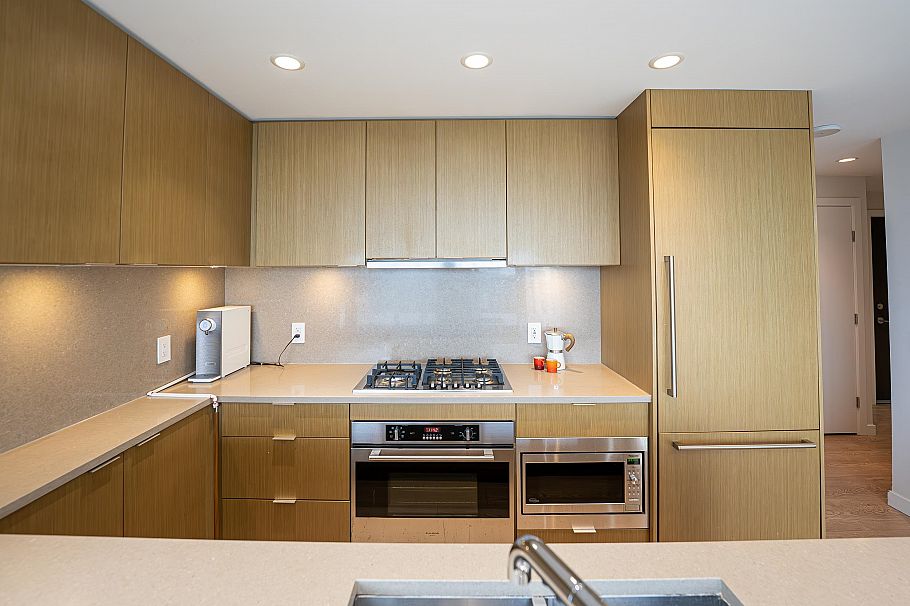 1607 125 E 14th Street North Vancouver, BC - 7