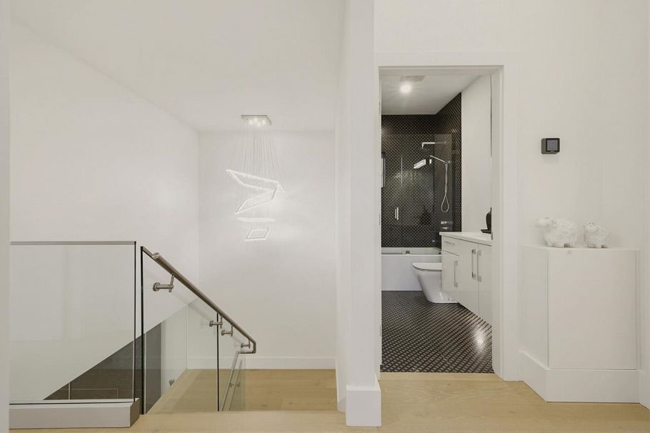 919 E 4th Street North Vancouver, BC - 22