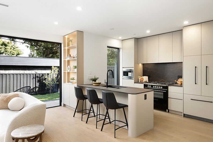 2 2145 Napier Street Vancouver, BC - 8