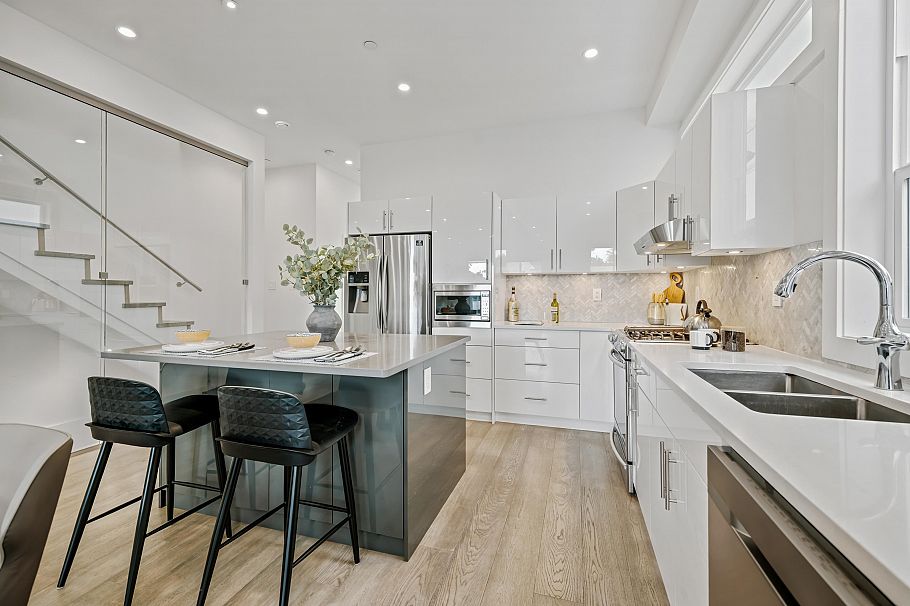 409 W Keith Road North Vancouver, BC - 5