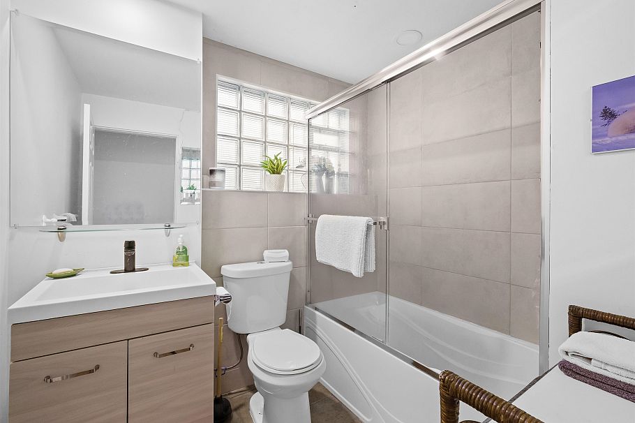 998 Fairway Drive North Vancouver, BC - 32