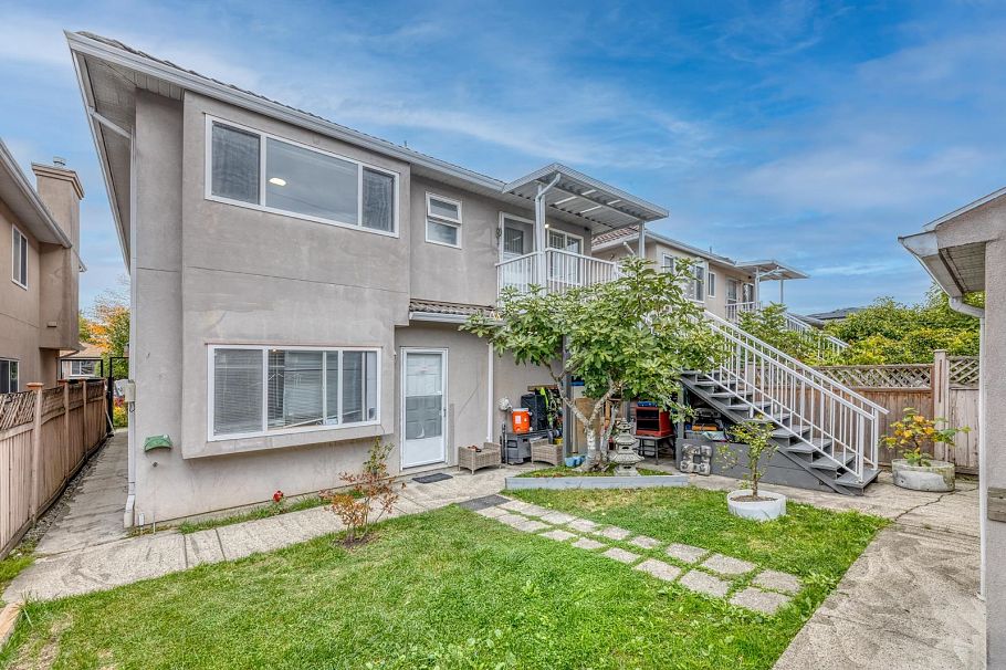 3028 E 26th Avenue Vancouver, BC - 32