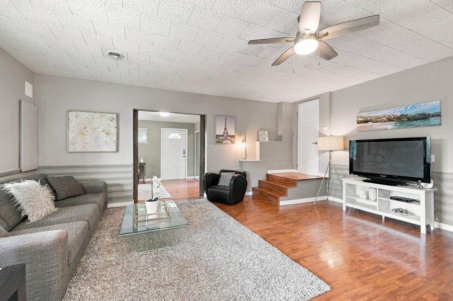 1103 Cloverley Street North Vancouver, BC - 29