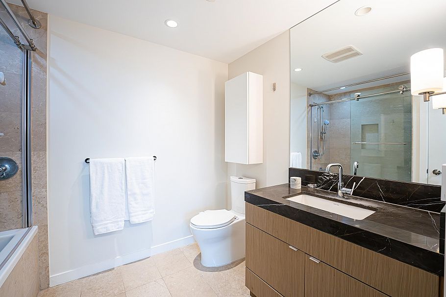 1607 125 E 14th Street North Vancouver, BC - 12