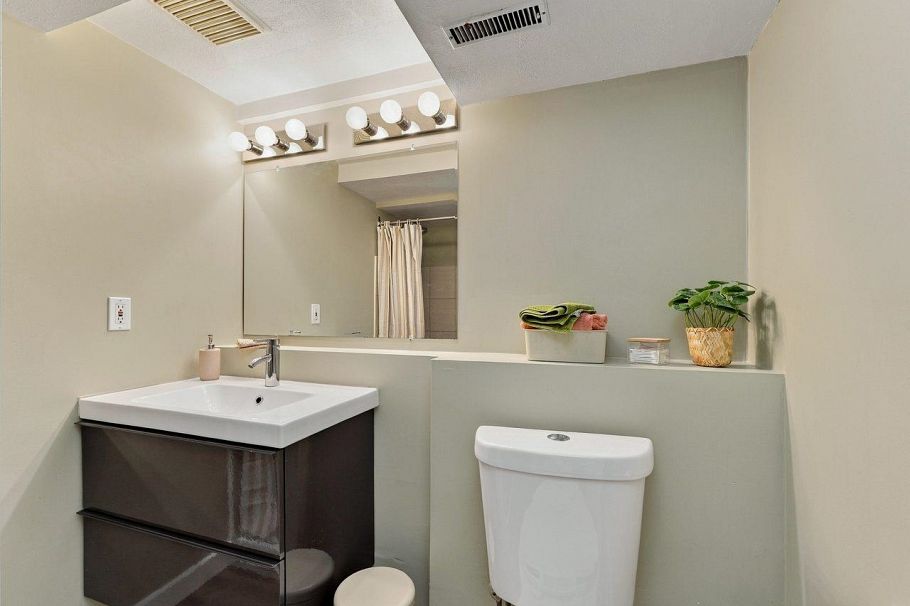 320 E 32nd Avenue Vancouver, BC - 16