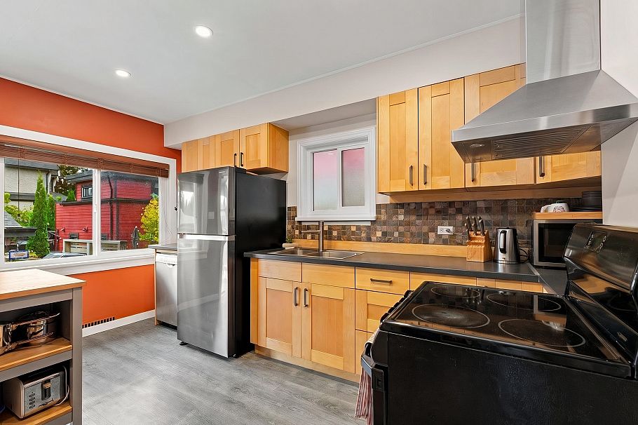 320 E 32nd Avenue Vancouver, BC - 10