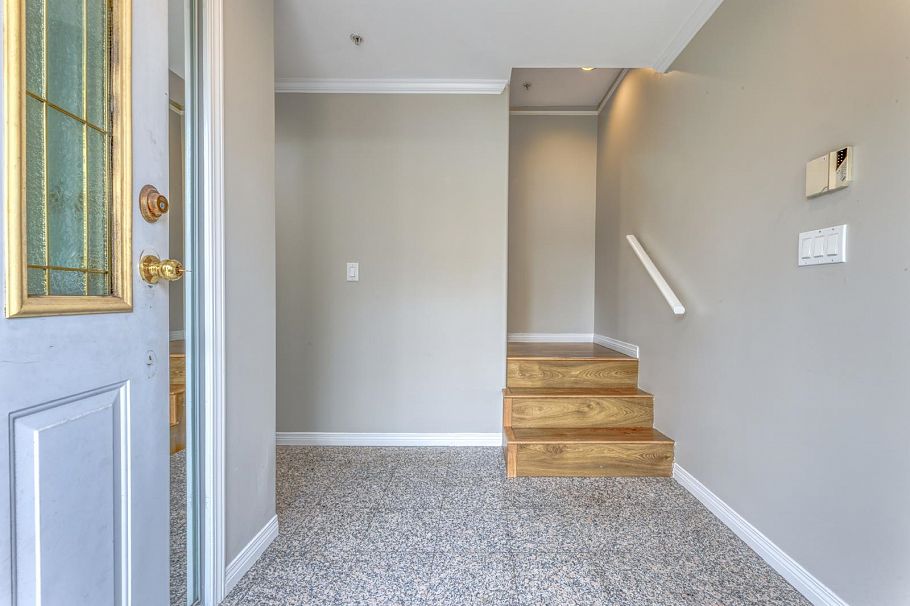 3028 E 26th Avenue Vancouver, BC - 3