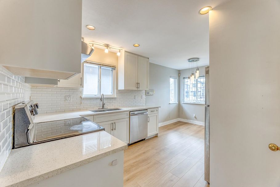 3028 E 26th Avenue Vancouver, BC - 11