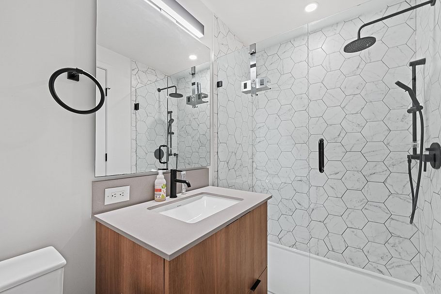 29 533 E 3rd Street North Vancouver, BC - 21