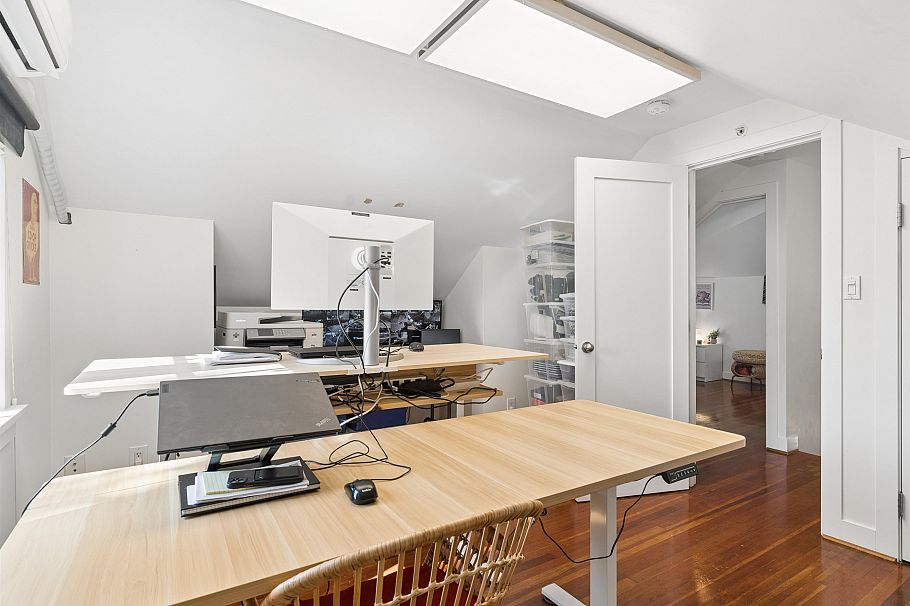 558 W 19th Avenue Vancouver, BC - 17