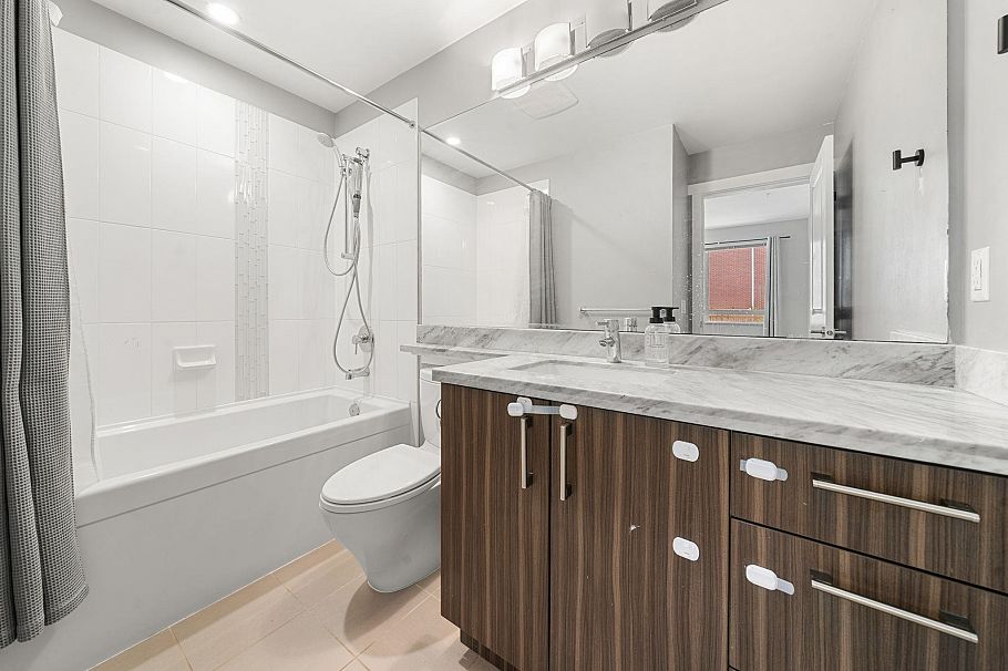 417 119 W 22nd Street North Vancouver, BC - 25